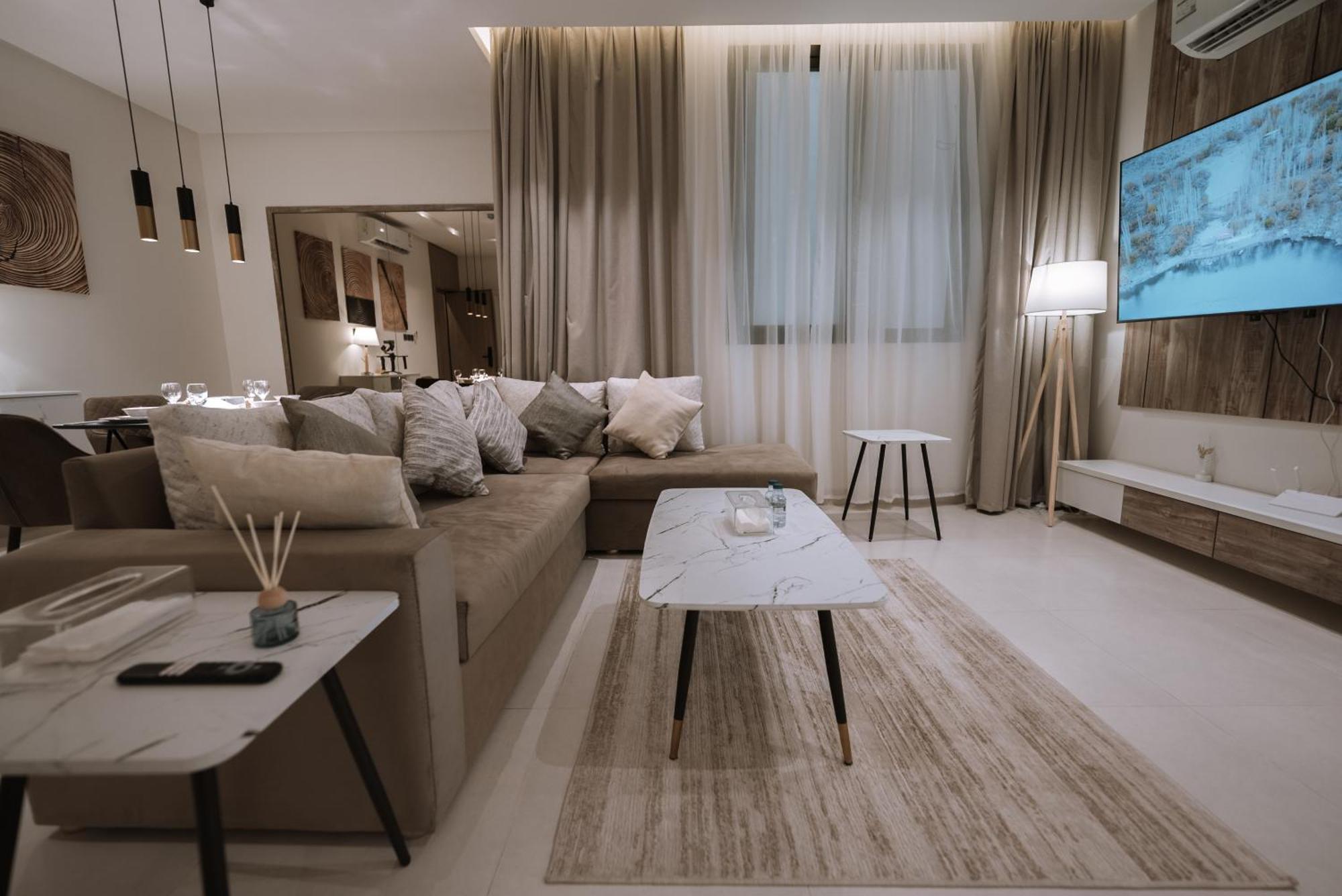 Luxury Al Yasmine 1 Apartment *